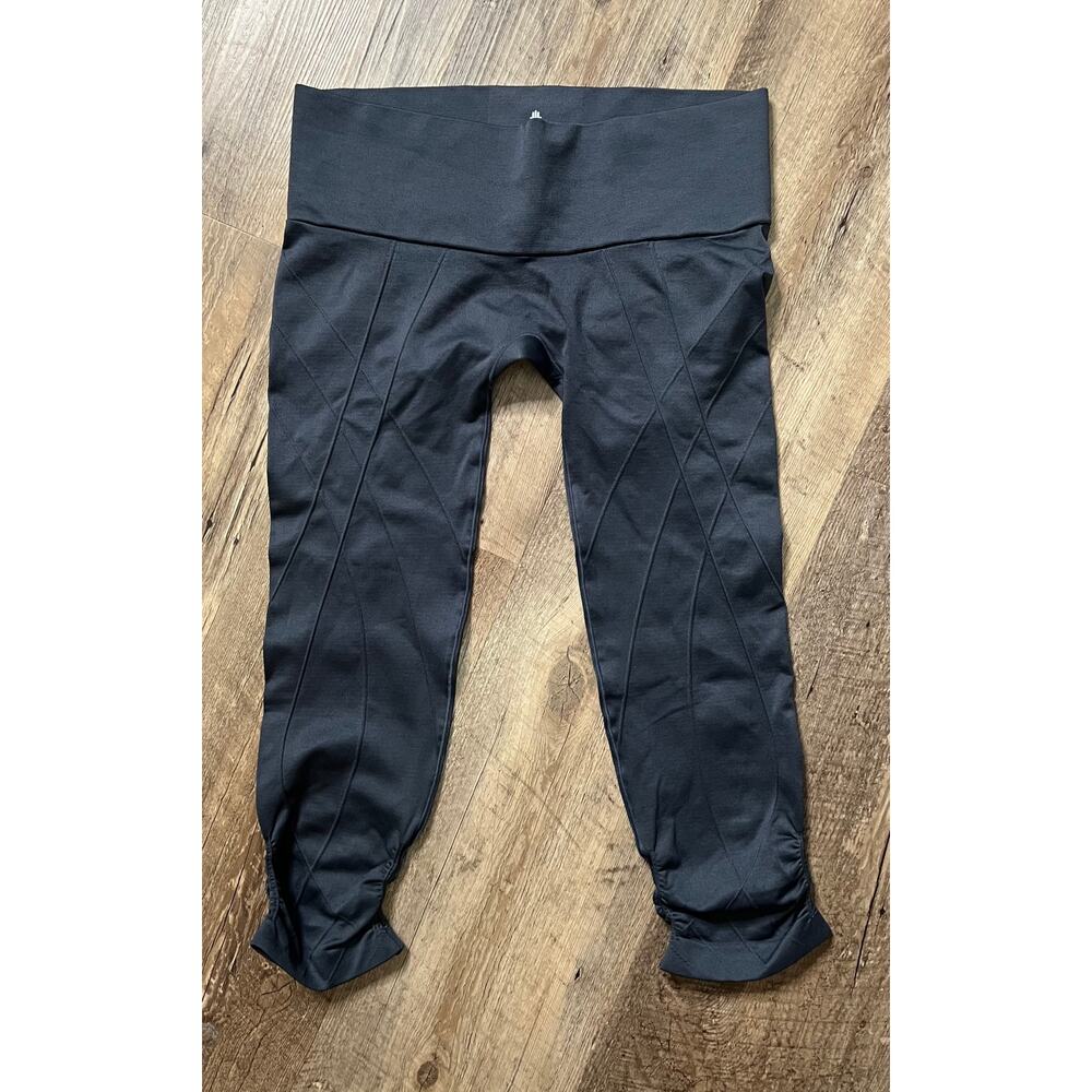 Spiritual Gangster Capri Ruched Yoga Compression Leggings Charcoal Gray Sz M / L